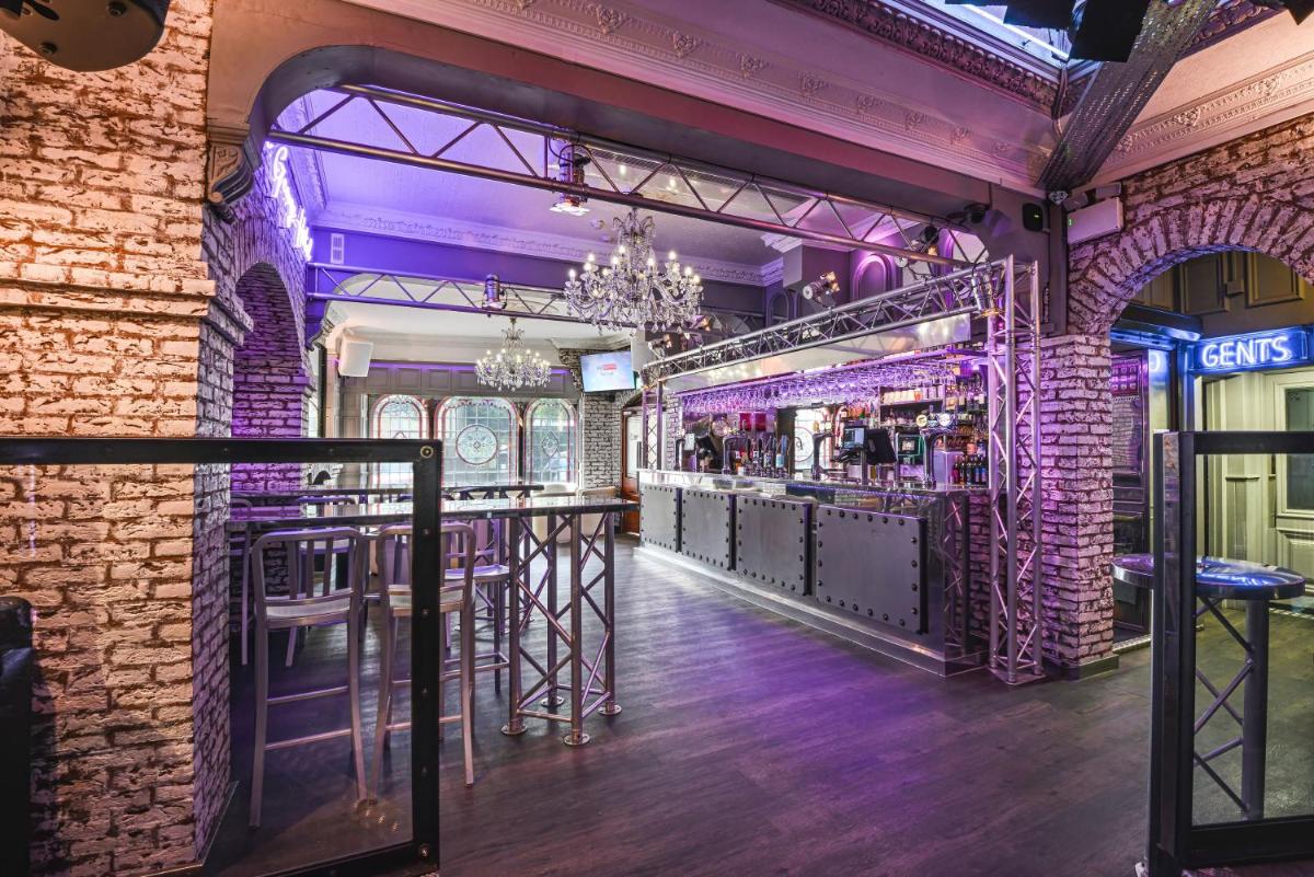 The George Hotel - Housity