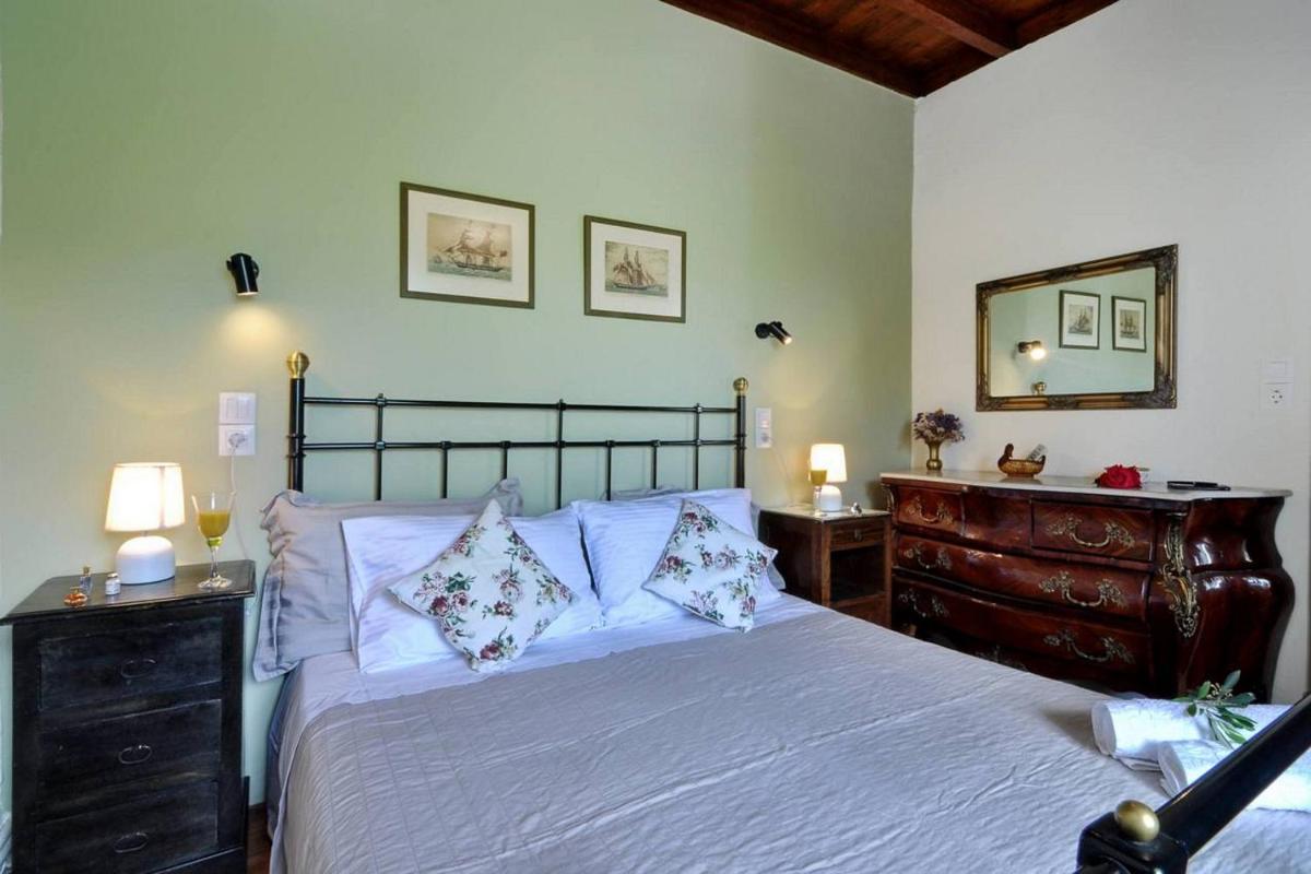Dassia House - Housity