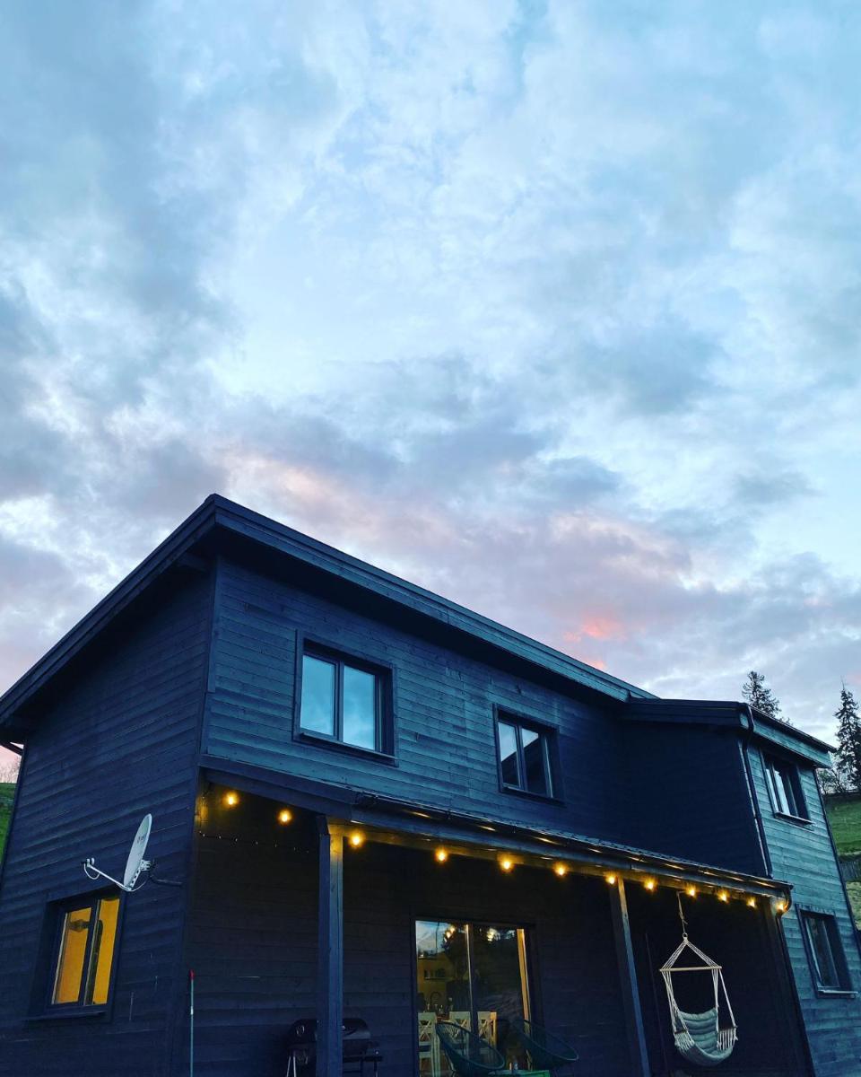 Black Wood Cabin - Housity