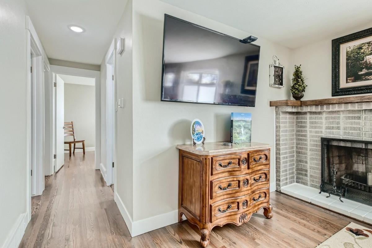 3443 W Bowles Ave - Housity