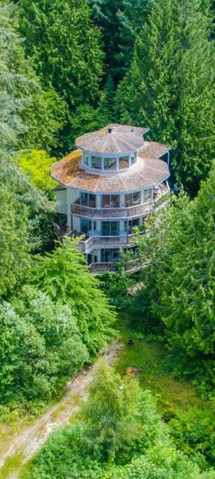 ocean view multi-Level suite with 2 bedrooms - Housity