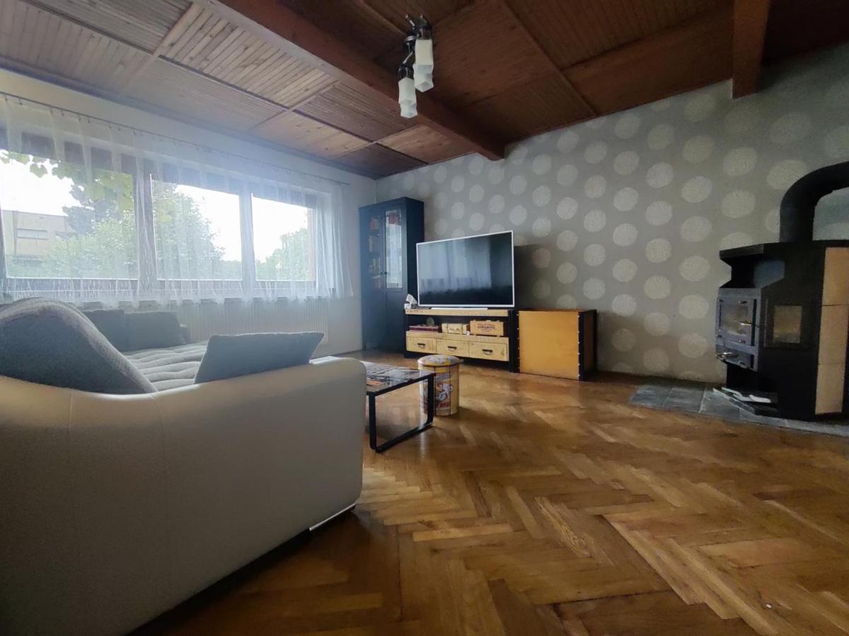 Domek s terasou - Housity