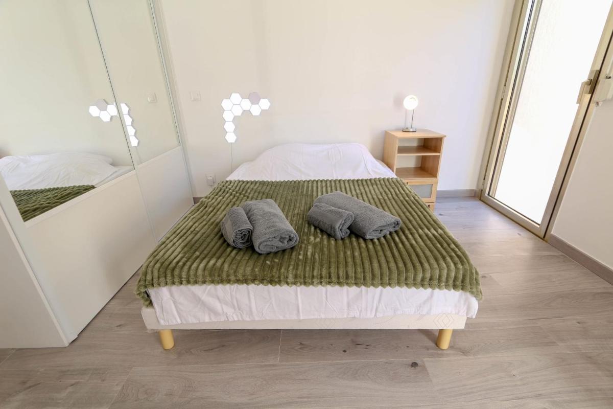 Suitetrails - Apartment with AC Terrace Parking and Pool - BENAKEY