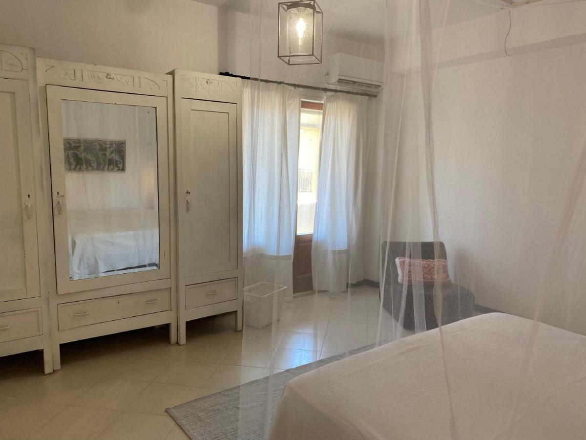 In Centro a 2 minuti a piedi dalla Siaggia - Housity