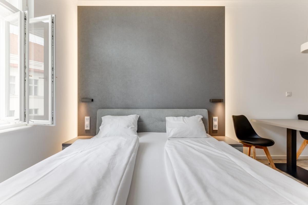 Lampi  Prague - Housity