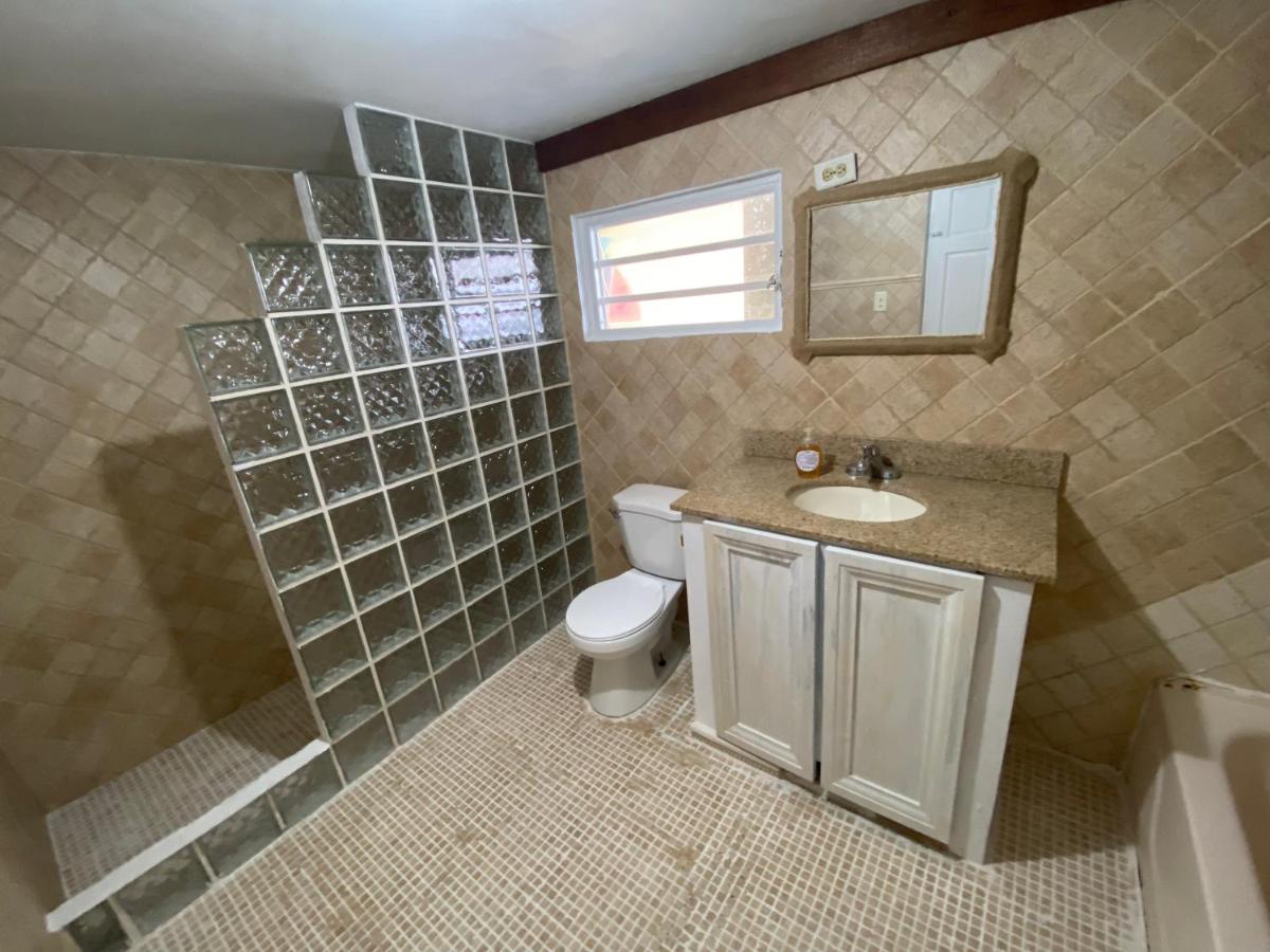Isabela Oceanfront Mansion Studio - Housity
