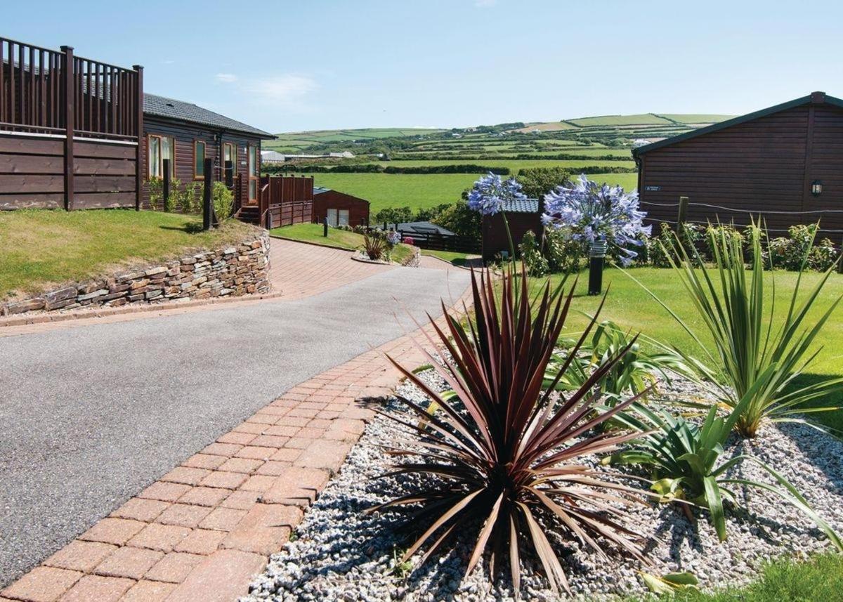 Bumblebee Lodge - Housity