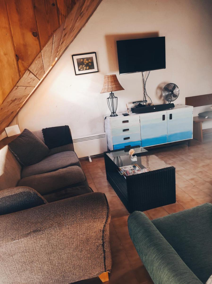 ZMRD, Búzavirág Guesthouse - Housity