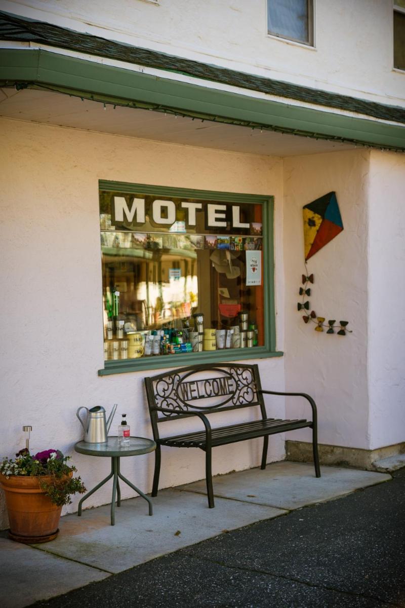 Outside Inn - Housity