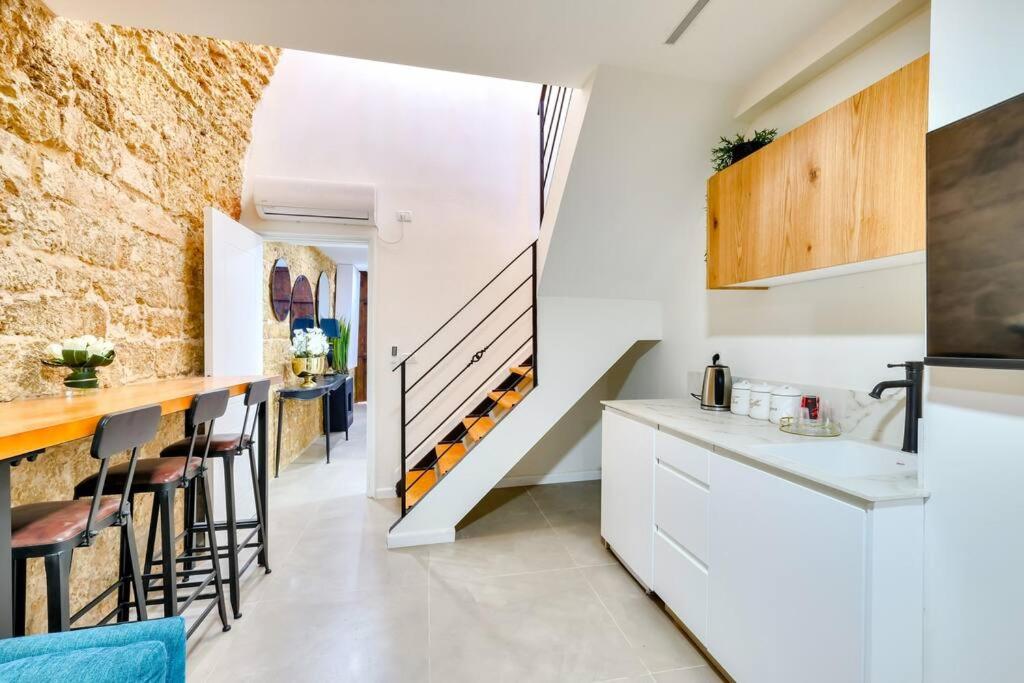 David & Yossef Luxury Rentals - Tel Aviv House Residence - Housity
