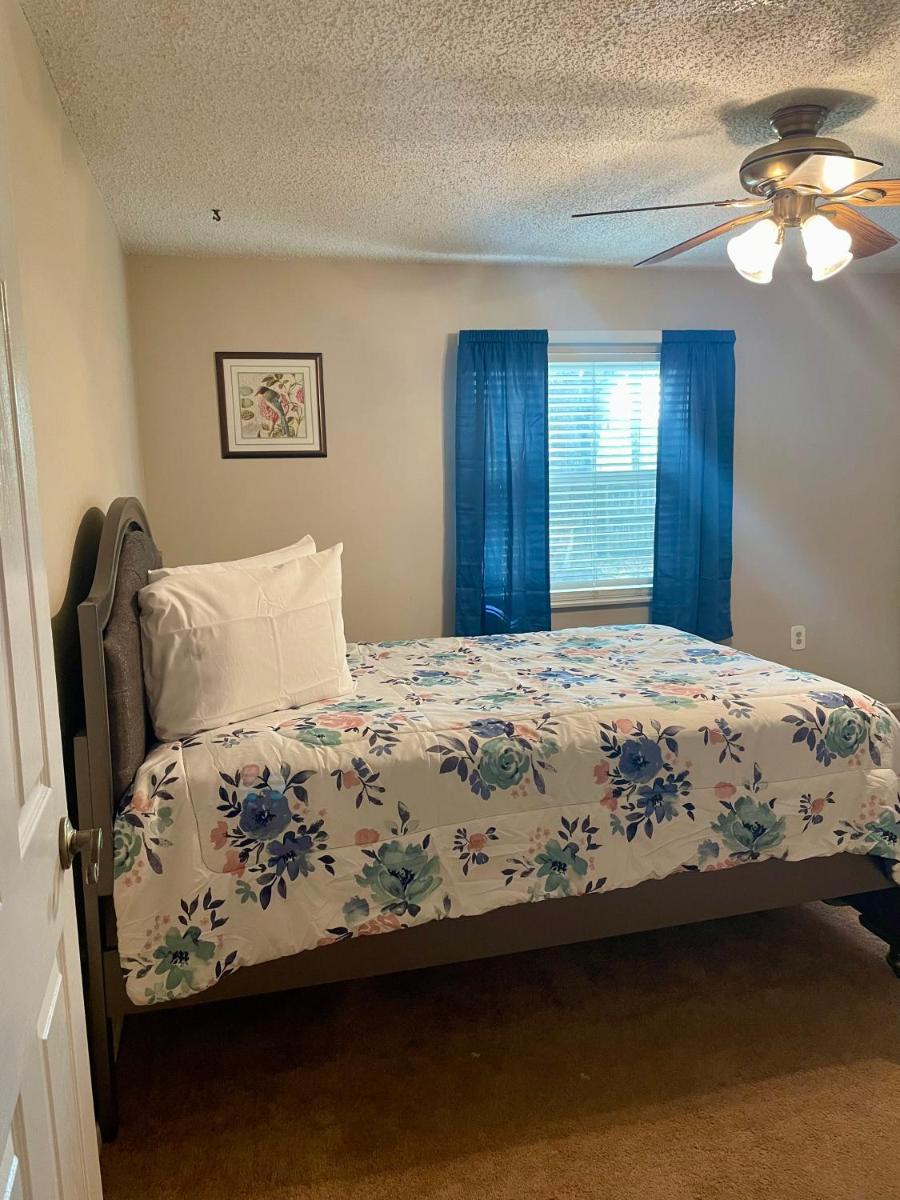 Nice Spacious 2bd with indoor fireplace near Legoland - Housity