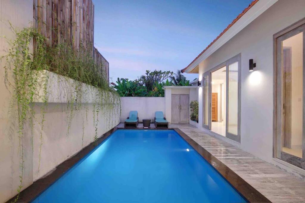 Green Villa A, brand new villa near central Ubud. - Housity