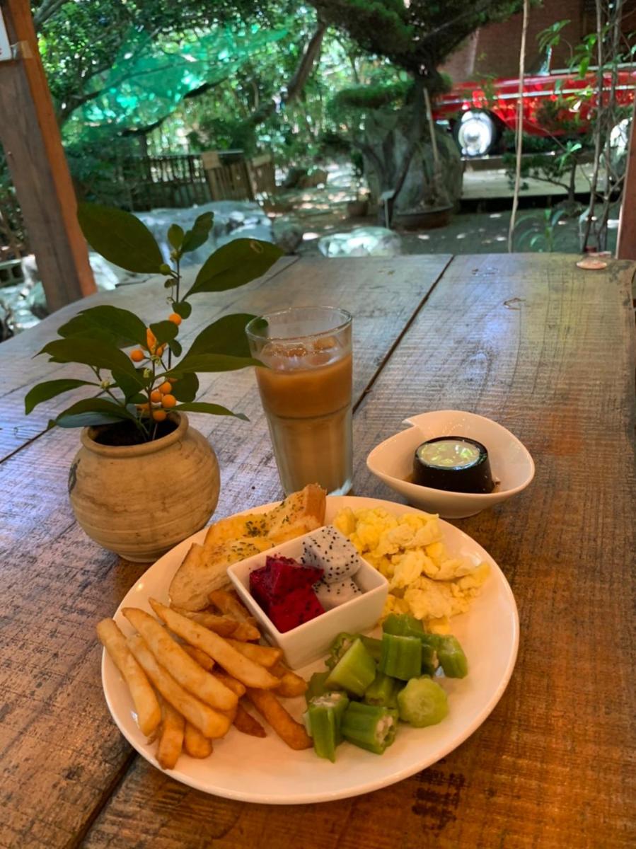 Forest Tree Coffee Chalet - Housity