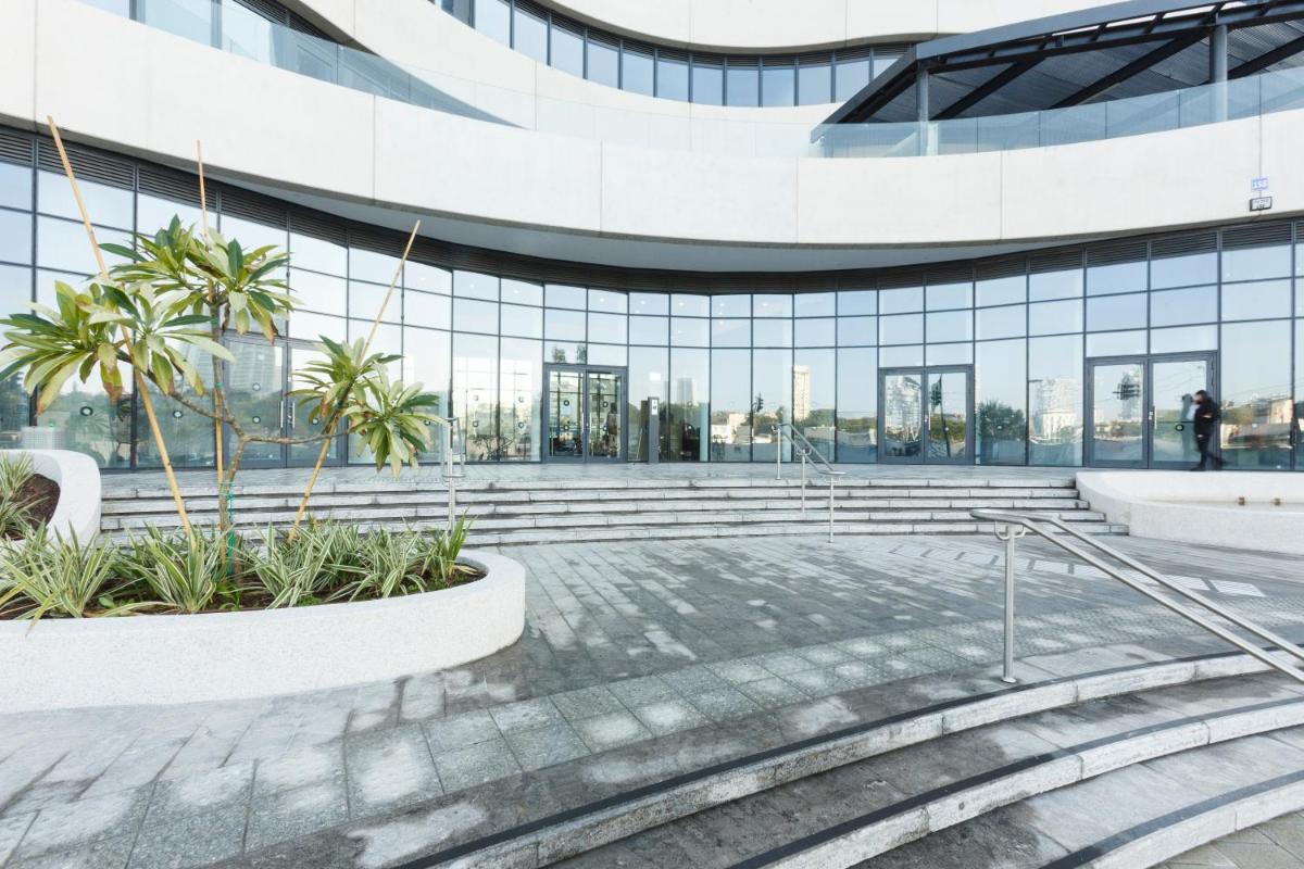 Suitetrails - AirTLV - Menachem Begin Apartment