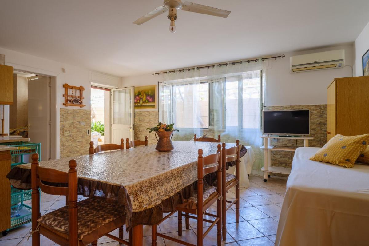 Apt in Villa con Giardino 1 - Housity