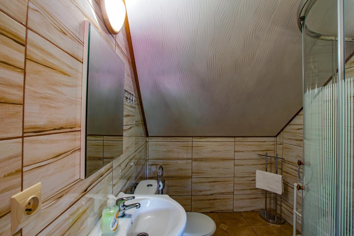 DOMEK NA ZARZECZU - Housity