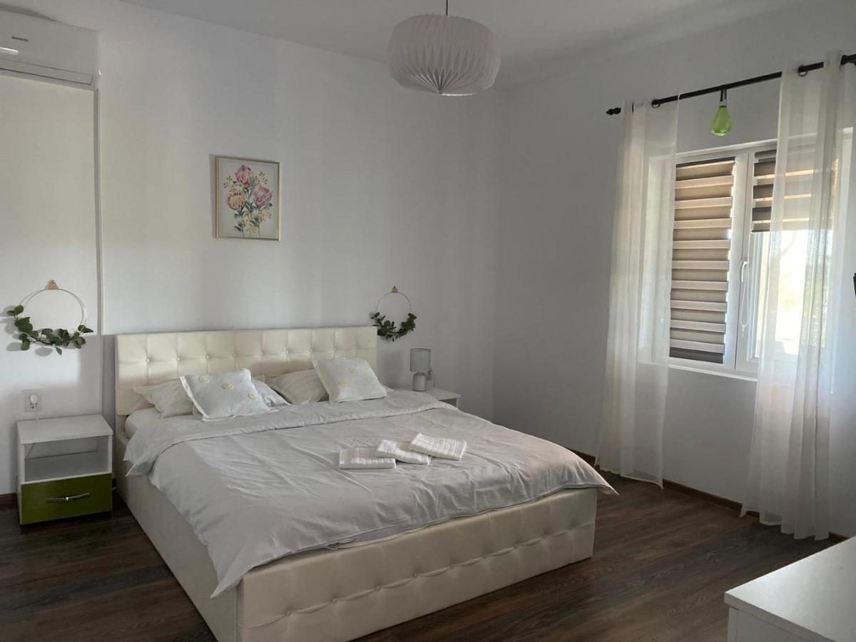 Beauty's Hideaway - Housity