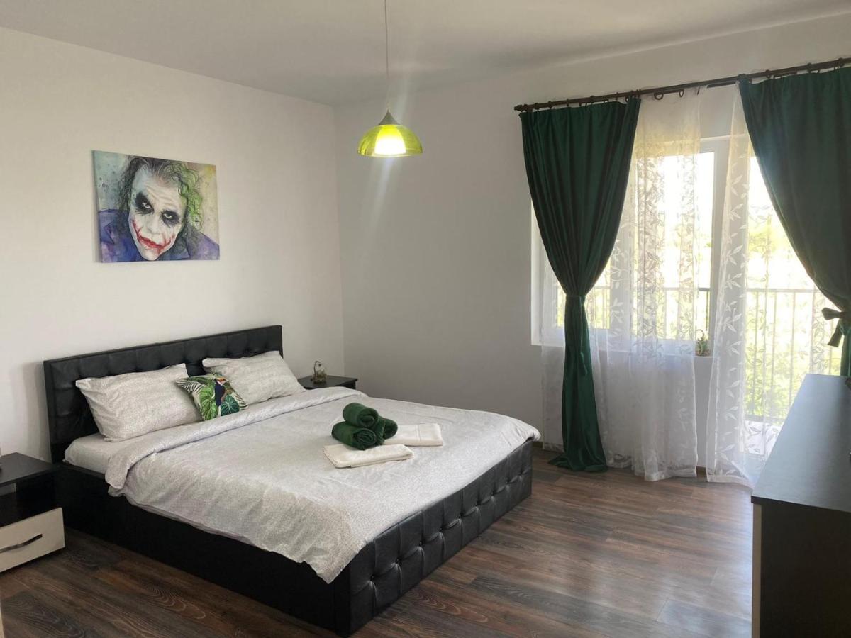 Beauty's Hideaway - Housity