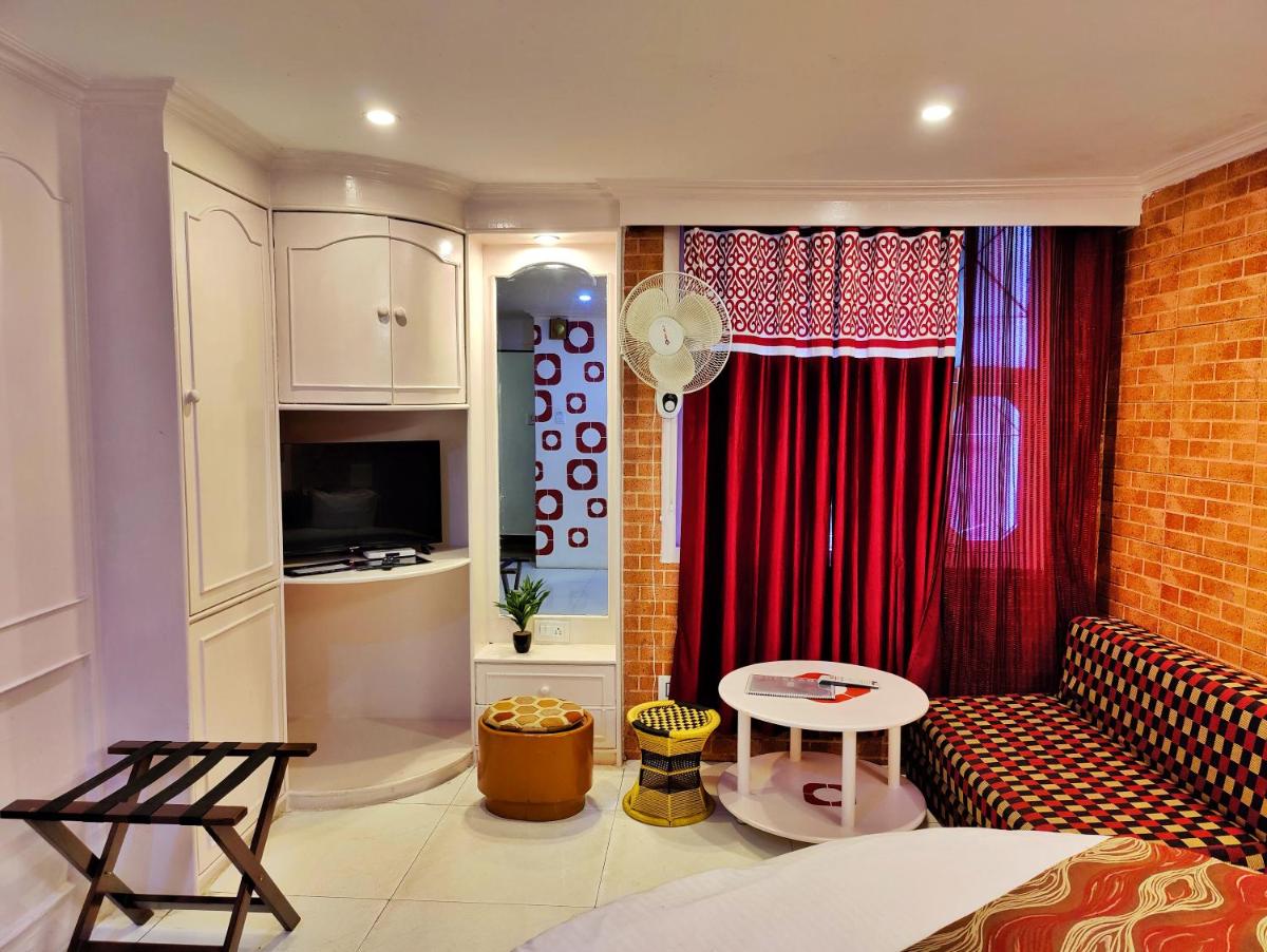 Auckland Hotel and Restaurant Near Mall Road - Housity