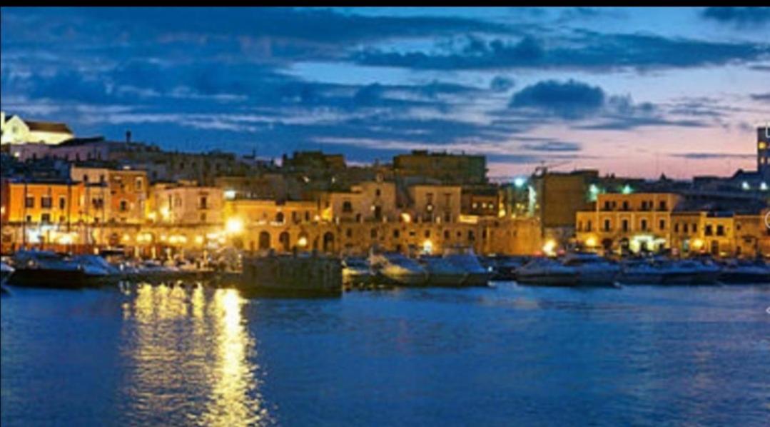 La Dimora del Re Luxury Suite con Jacuzzi - Housity