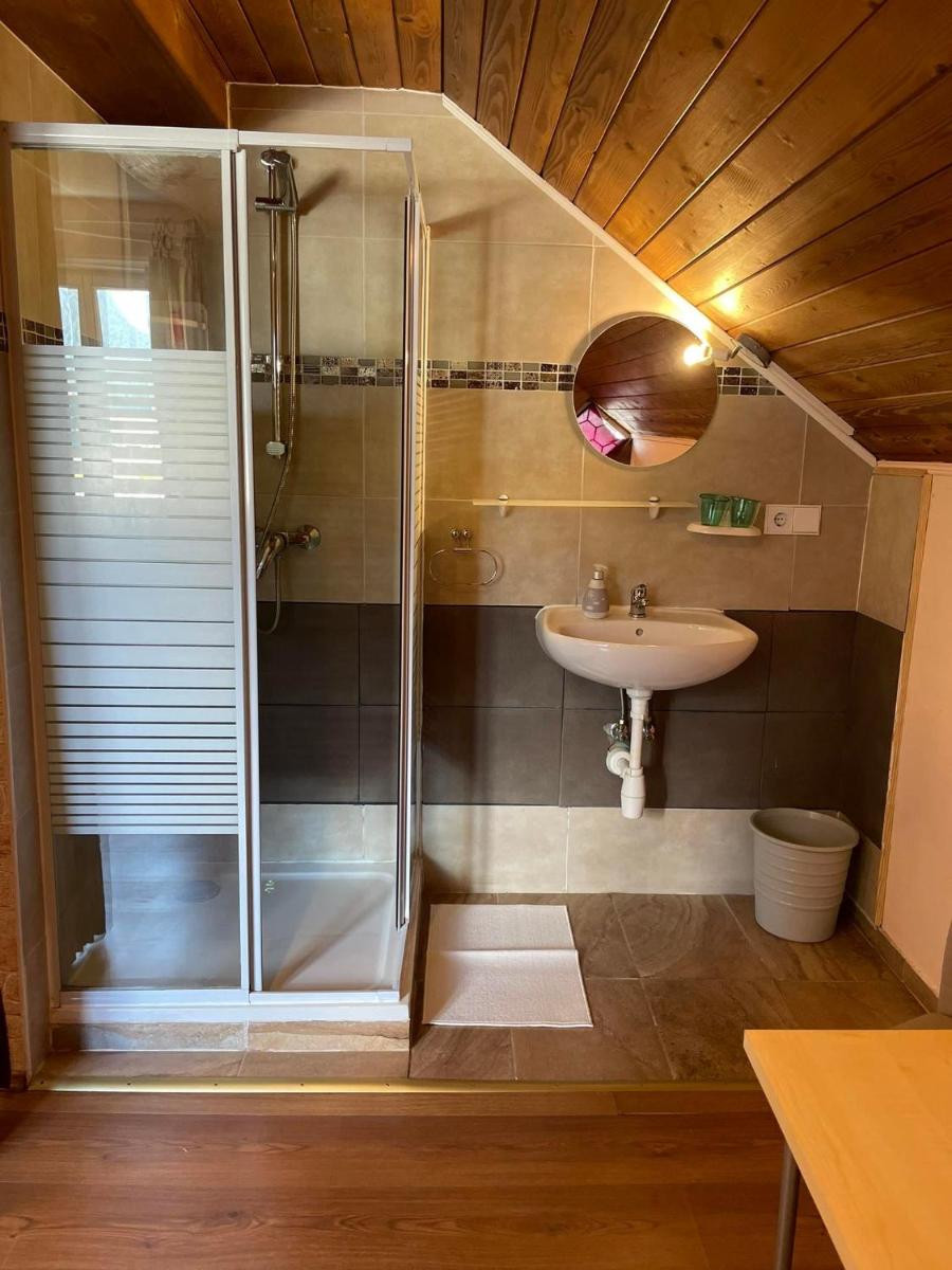 Giulias Budget Haus - Housity