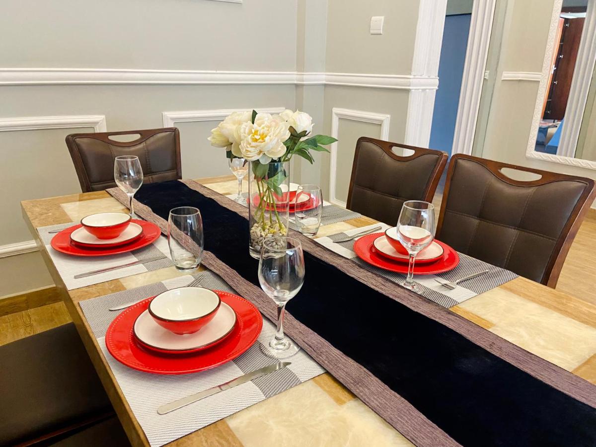 ROJO’s FULLY-FURNISHED 3-BEDROOM CONDO - Housity
