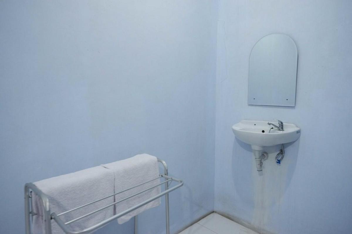 RedDoorz Syariah near Stasiun Pekalongan 3 - Housity