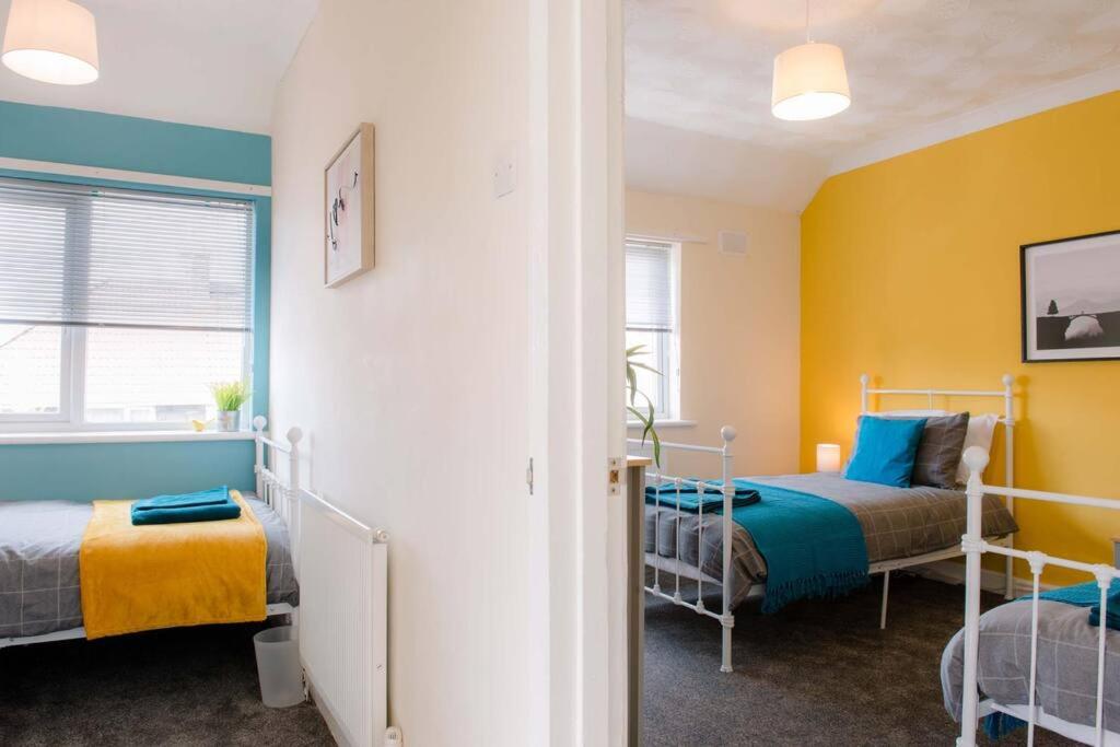 Newport house sleeps 5 near Junction 27 on M4 - Housity