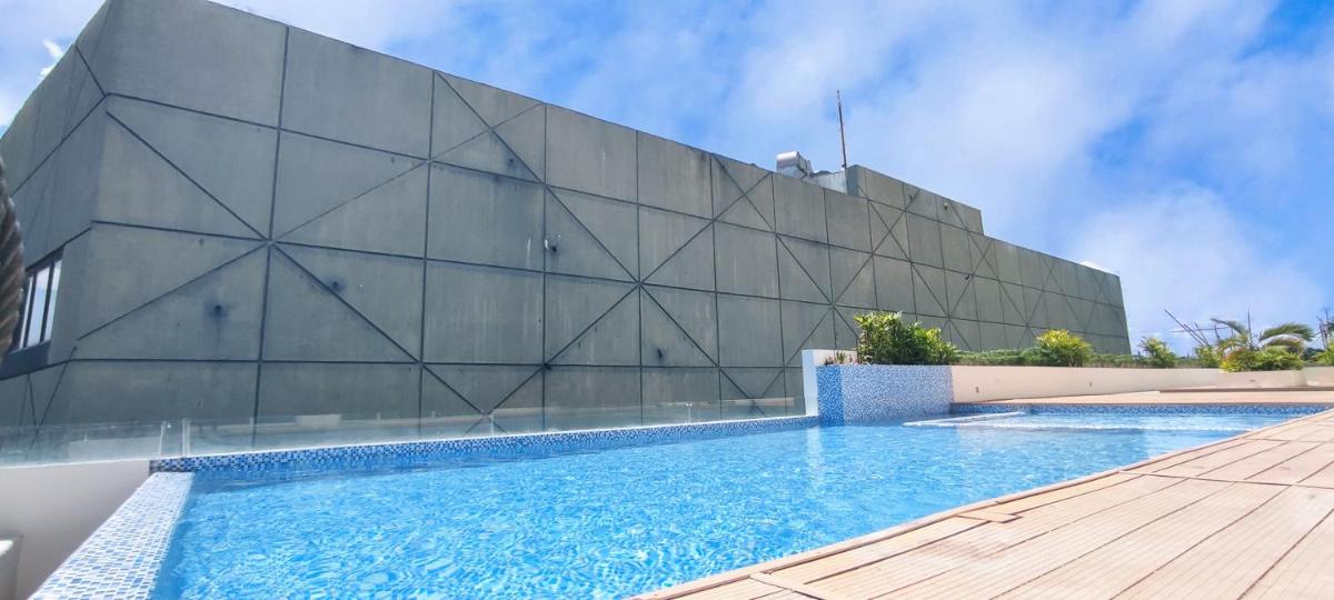Suitetrails - Lovely Spacious Studio Condo Unit at Abreeza Mall