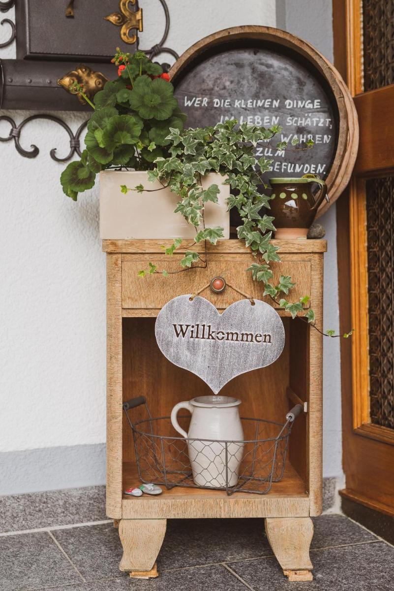 Gästehaus Fitsch - Ferienwohnung in Silbertal - Housity