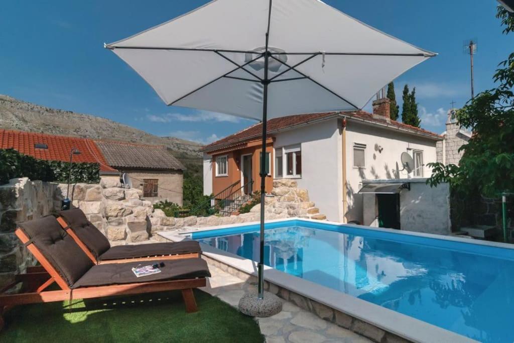 Holiday House with heated pool - Housity