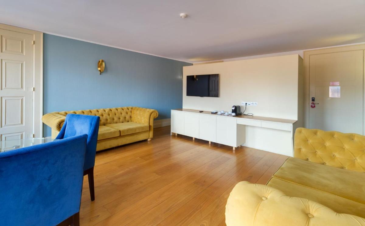 Uma televisão e/ou sistema de entretenimento em Oca Flores Hotel Boutique
