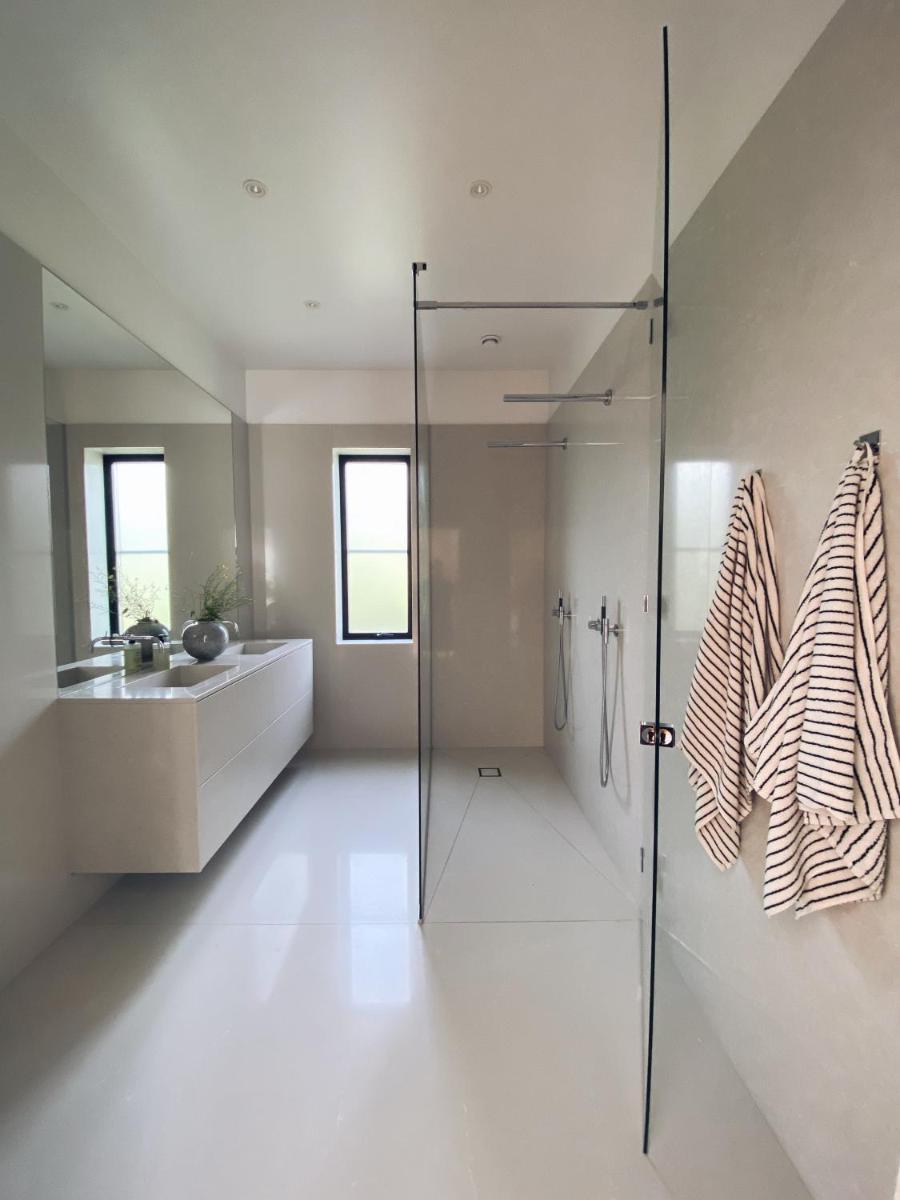 Luxurious House by the Ocean! - Housity