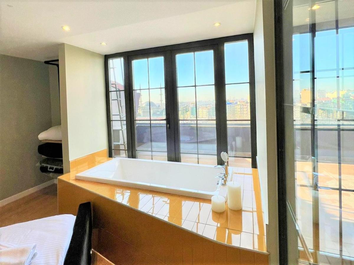 WONDER HOMES - Charming Designer Rooftop Terrace with Sea View, at Taksim - Housity