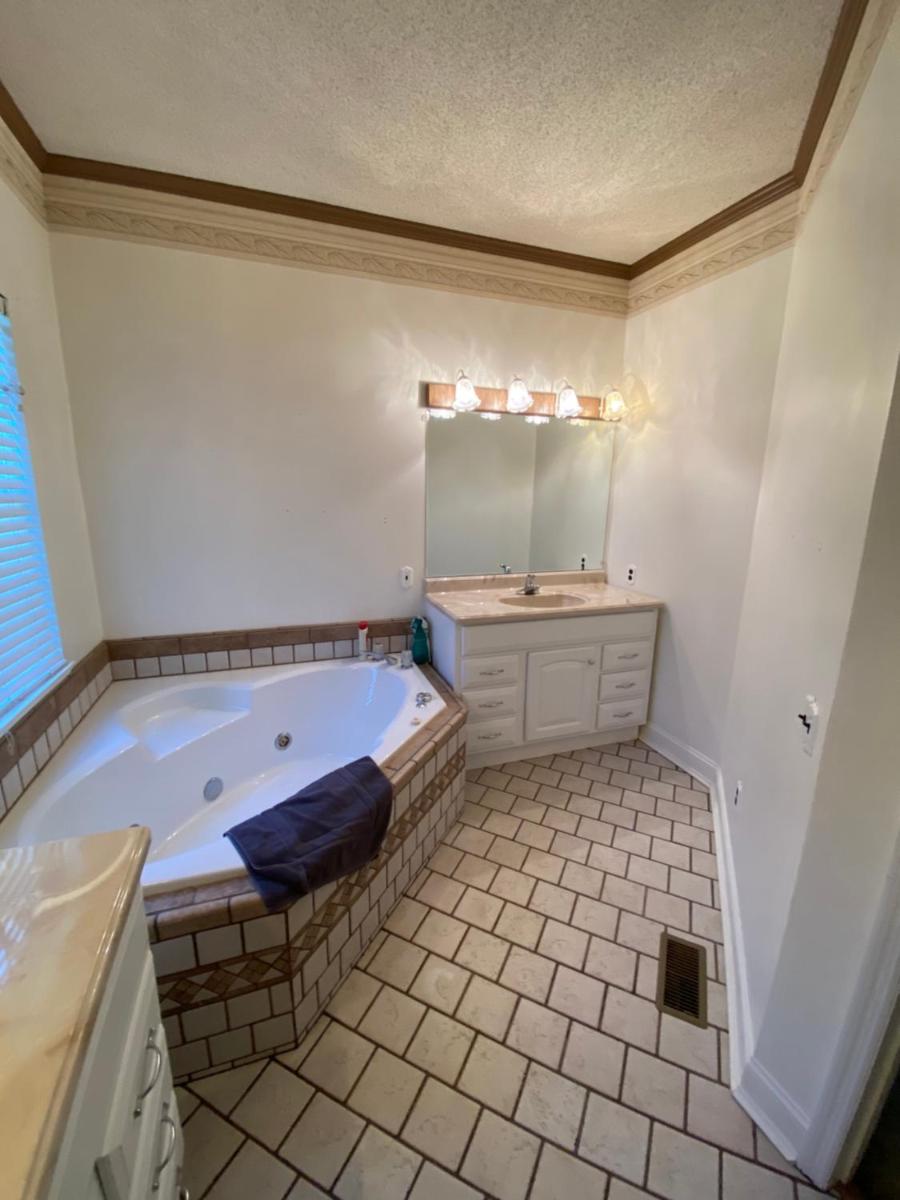 Charming getaway minutes from the lake! - Housity