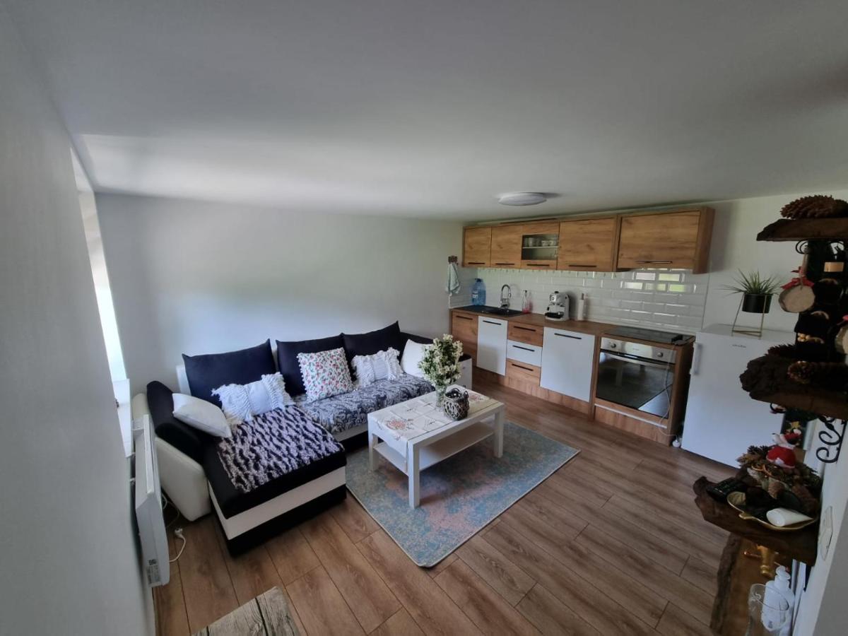Casa primitoare in inima naturii si padurii - Housity