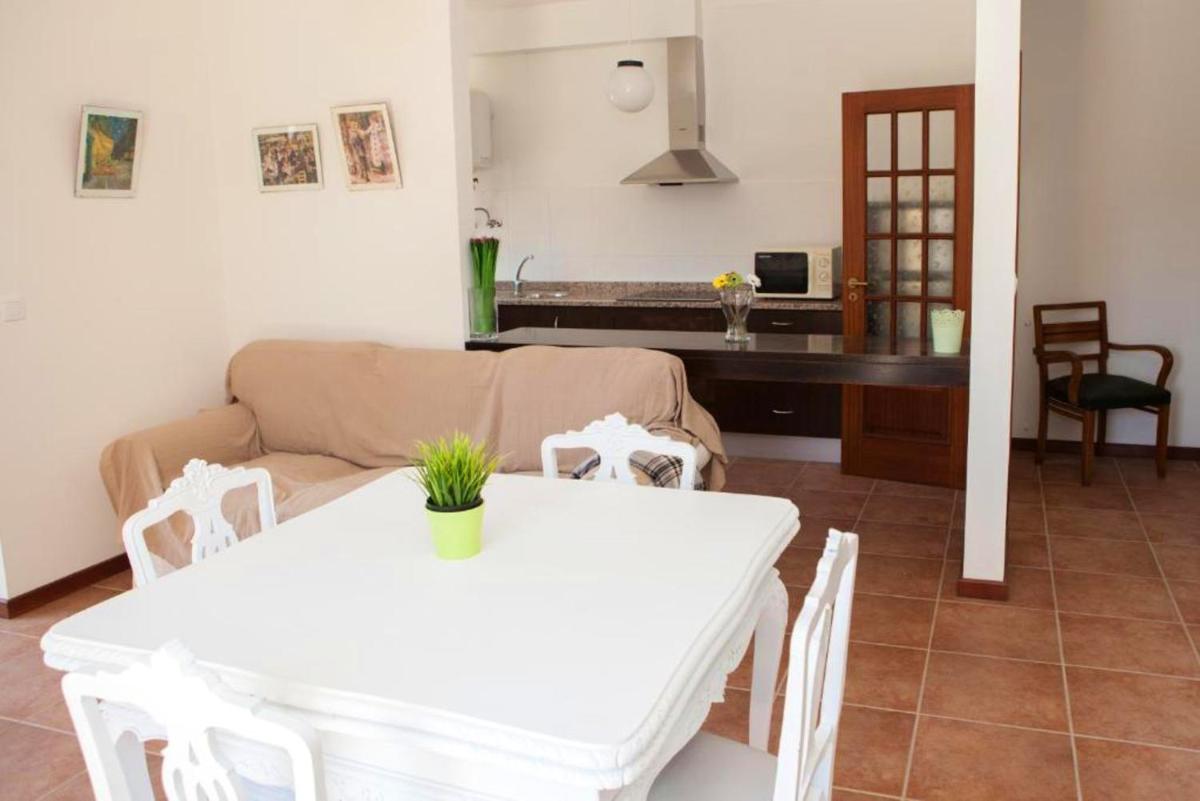 One bedroom appartement at Ponte da Barca 100 m away from the beach with city view shared pool and furnished terrace - Housity