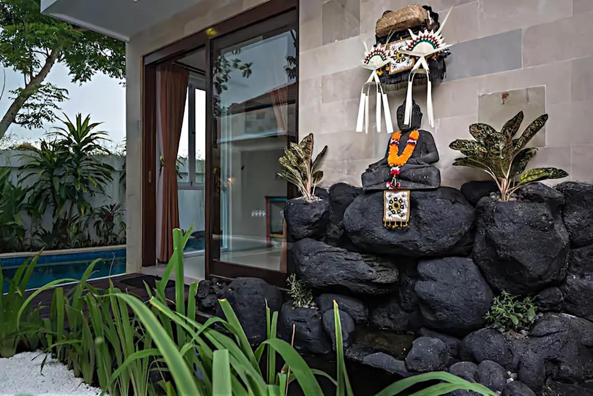 Villa Astarta , Canggu, 5 mins to Berawa beach Newly Renovated - Housity