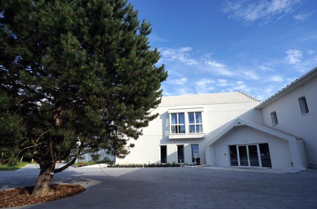 Dom wycieczkowy Zacisze - Housity