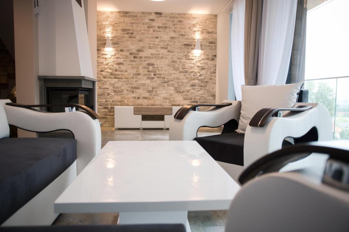 LUXURY OAK VILLAS - Housity