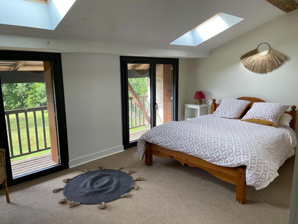 Vacances au calme à Litout, Piscine, Clim, 10 personnes, proche St Emilion - Housity