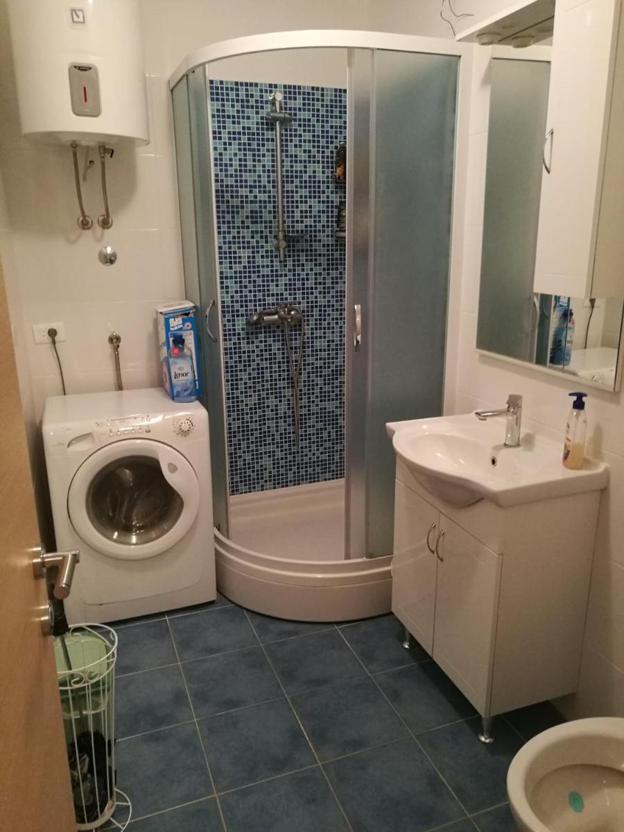 Suitetrails - Pretty big double bed room with balcony