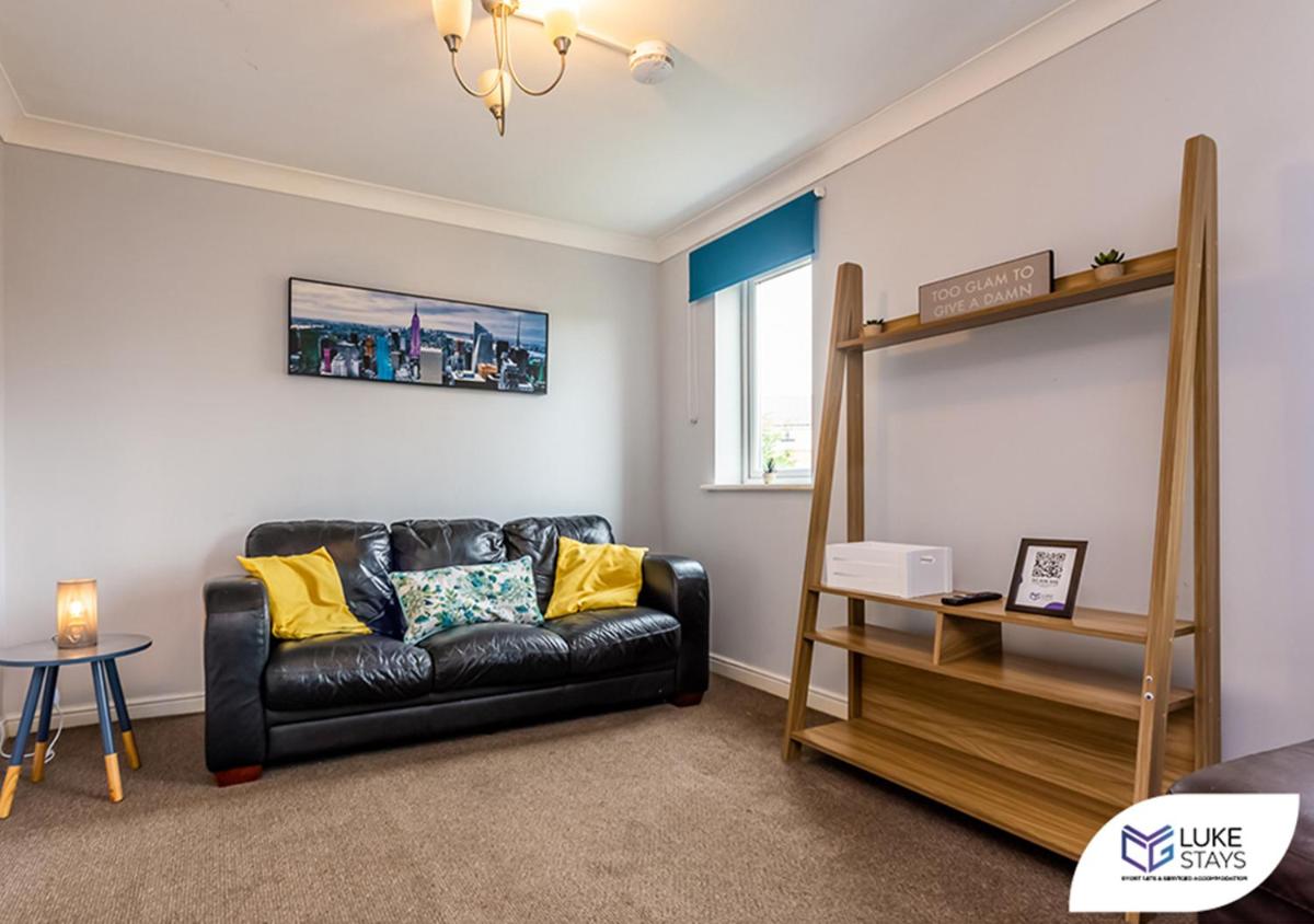 Luke Stays - Redgrave Close - Housity