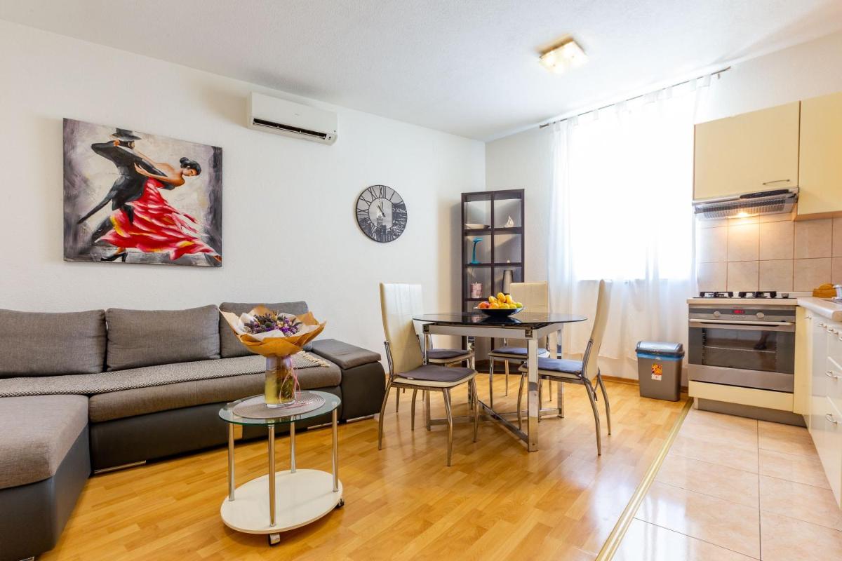 Vale apartment with balcony - Housity