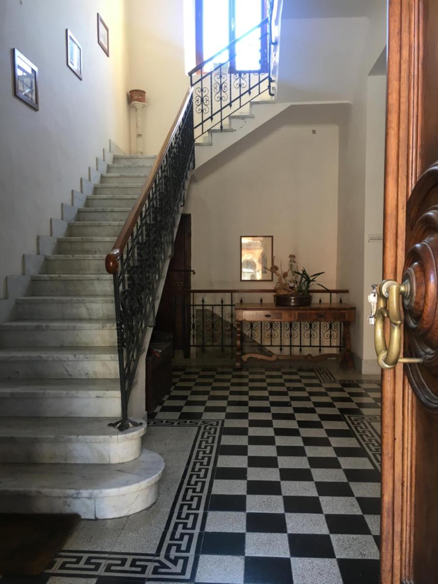 Charming apartment in a villa a few steps from the sea - Housity