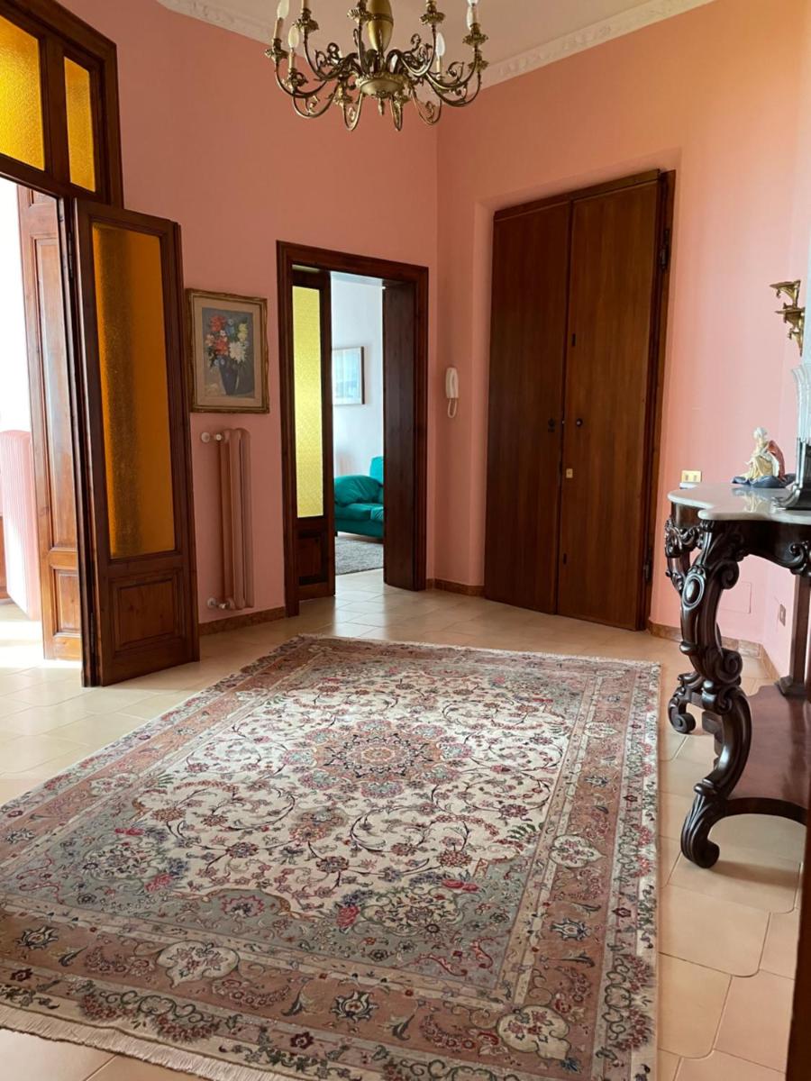 Charming apartment in a villa a few steps from the sea - Housity