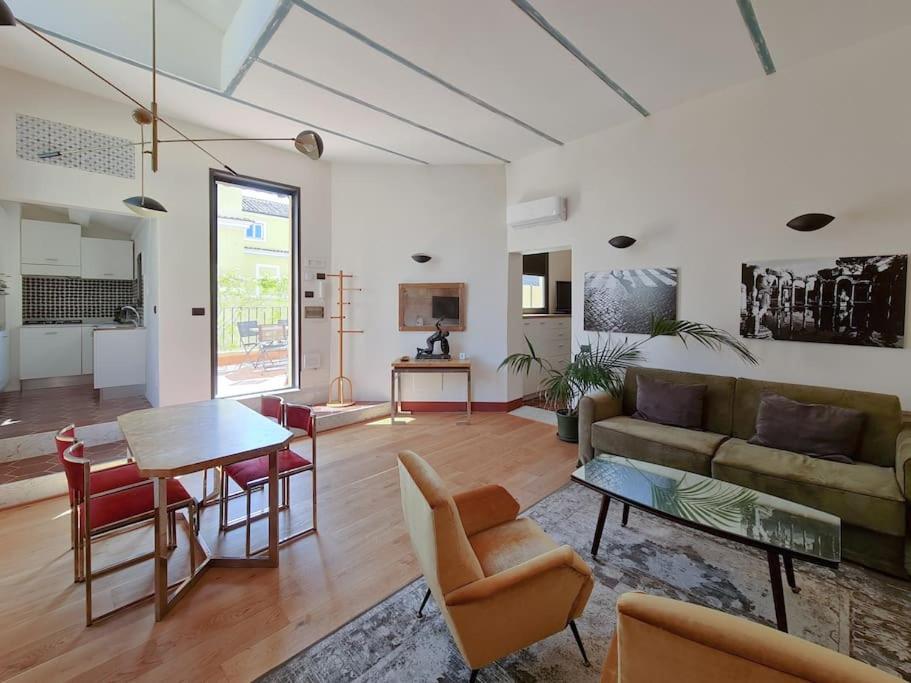 Boutique Penthouse with terrace, Spanish Steps - Hizvo