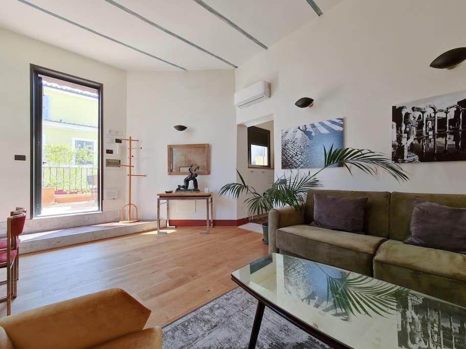 Boutique Penthouse with terrace, Spanish Steps - Hizvo