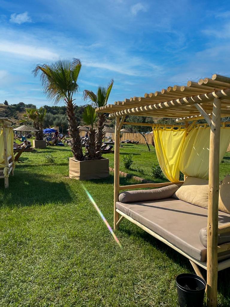 V Beach Hotel - Housity