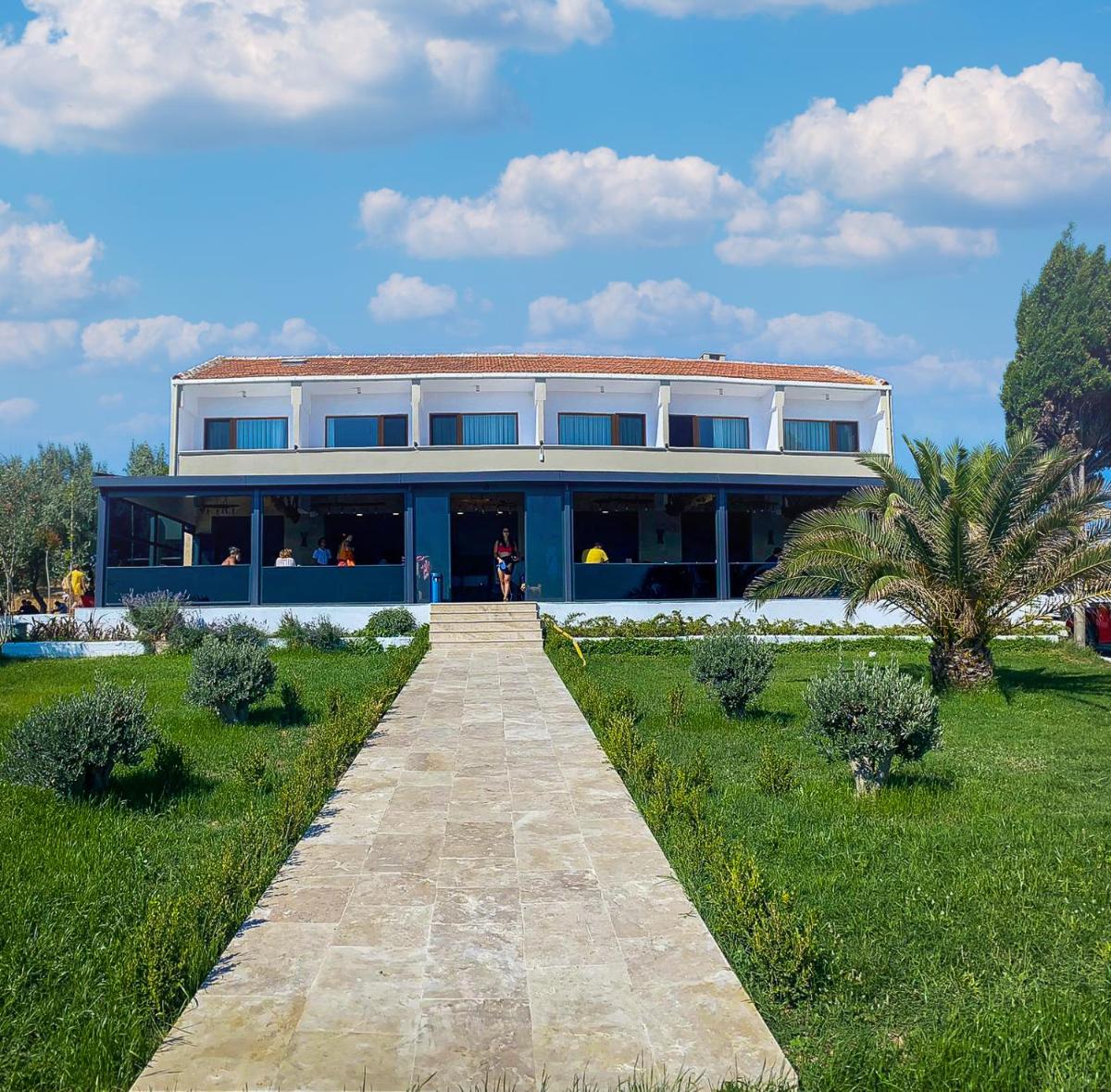 V Beach Hotel - Housity